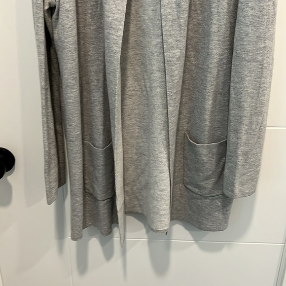 🚩 Twik gray cardigan size large - Picture 4 of 9